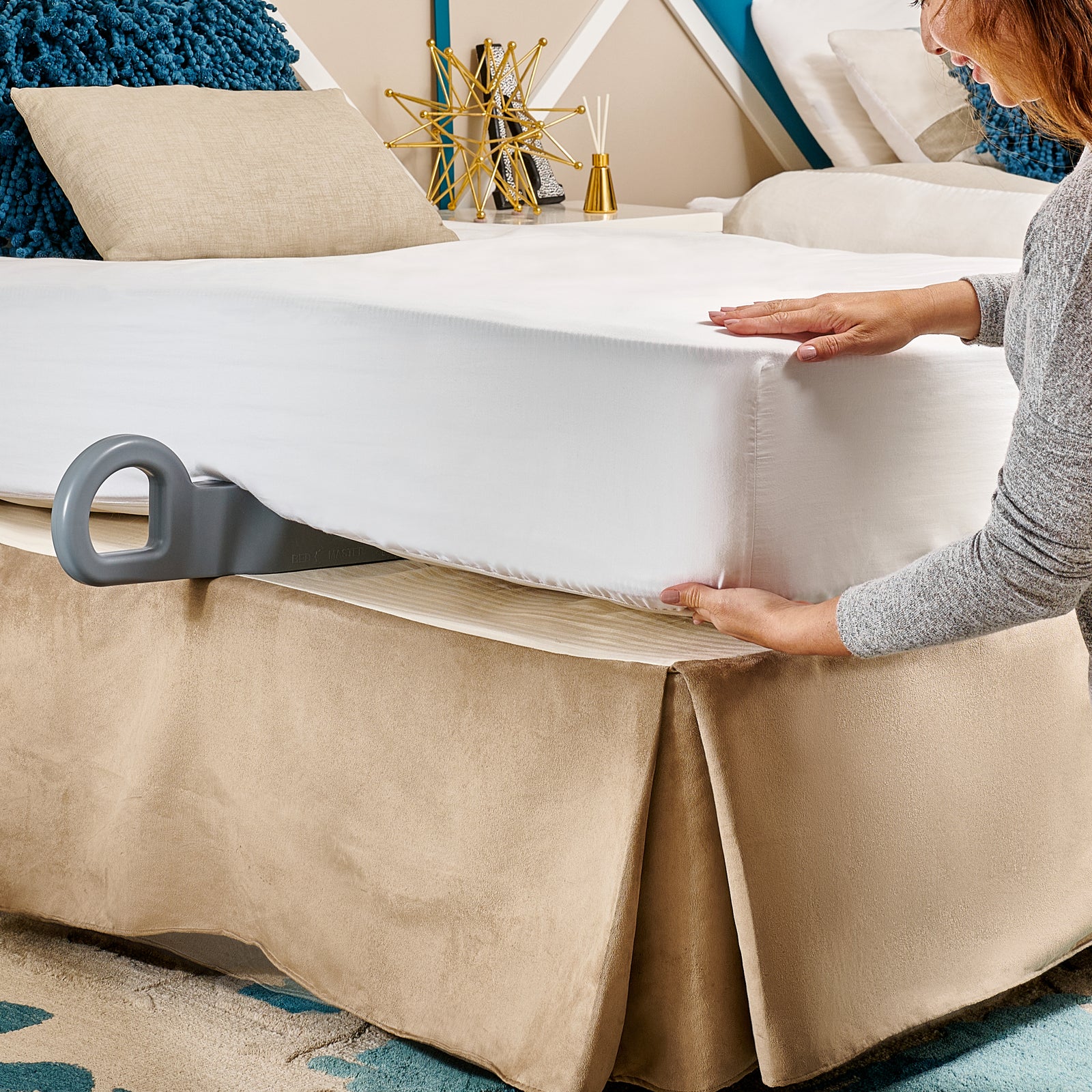 Bed Maker & Mattress Lifter Tool - Helps Lift and Hold The Mattress - Bed Sheet Tucker or Tuck Bed Skirts Easy, for Changing Fitted and Flat Sheets and Duvets, Alleviating Excess Back Strain.